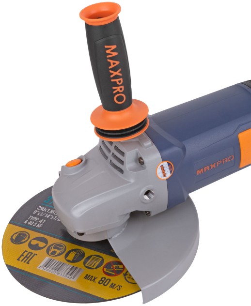 MAX-PRO Шлифмашина угловая 2400 Вт; 6000об/мин; быстрозажимной кожух 230мм; антивибрационная ручка; дополнительные щетки; плавный пуск; поворотная рук